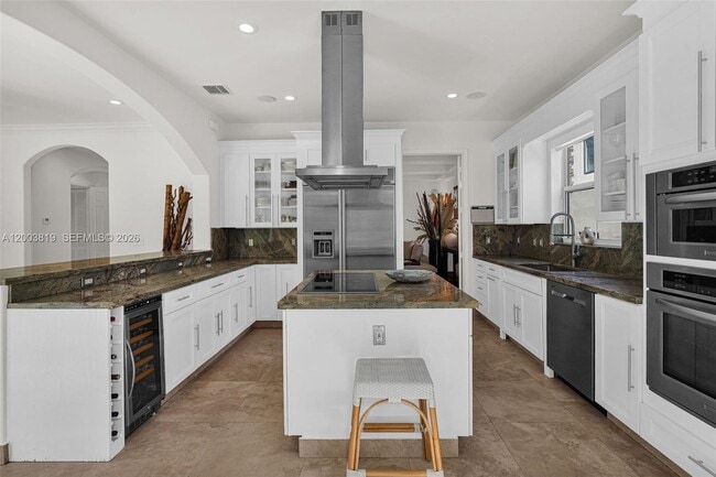 Building Photo - 2143 N Bay Rd