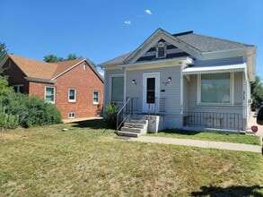 Building Photo - 1710 12th St