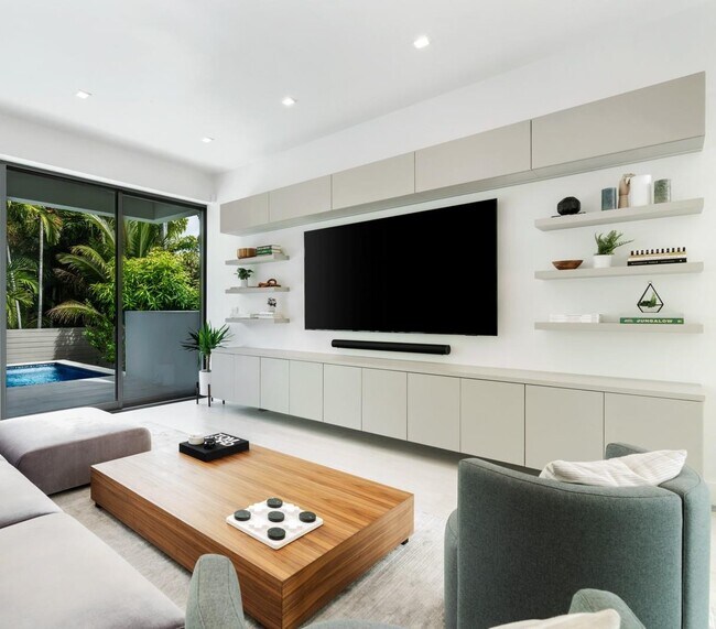 Building Photo - 1311 Bay Dr