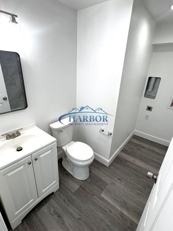 Building Photo - 2332 Cedar Ave