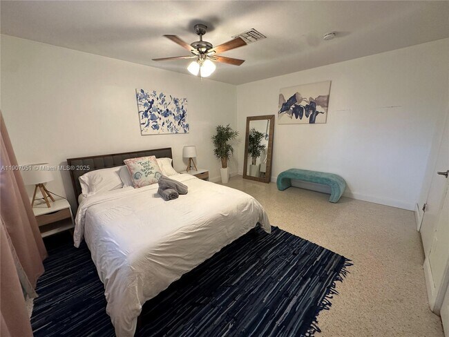 Building Photo - 2901 NW 9th Terrace