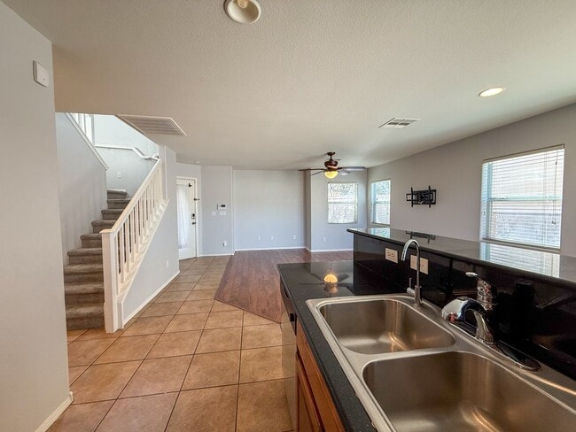 Building Photo - Charming 3/BD 2.5/ BA Home in Centennial with Spacious Backyard