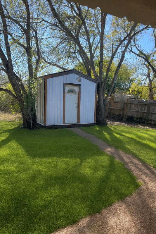 Building Photo - 614 E Live Oak St