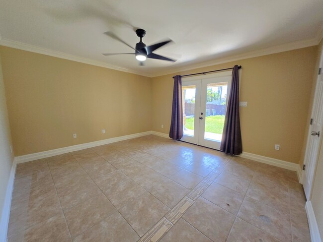 Building Photo - 2,465sf EXPANSIVE HOME IN THE HARLINGEN ME...