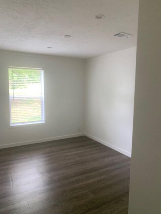 Building Photo - 561 Morris Bridge Rd