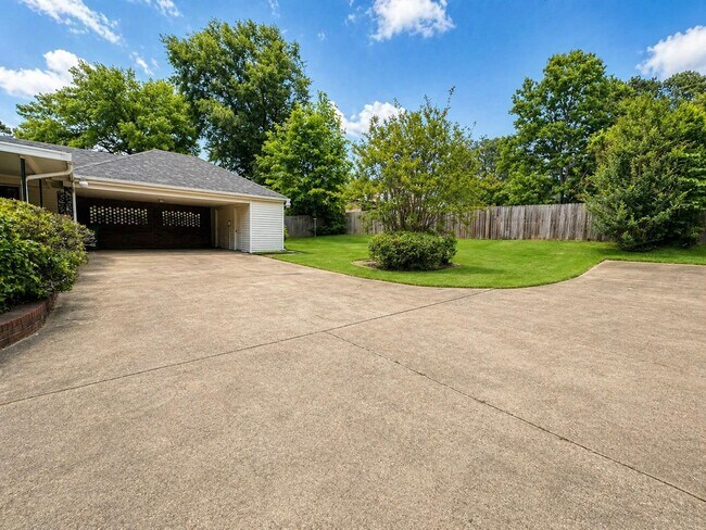 Building Photo - 2148 Riverdale Rd