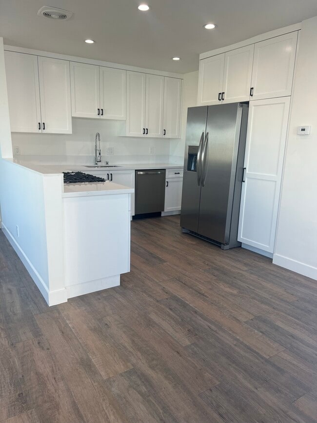 Building Photo - 1605-1/2 Blossom Lane