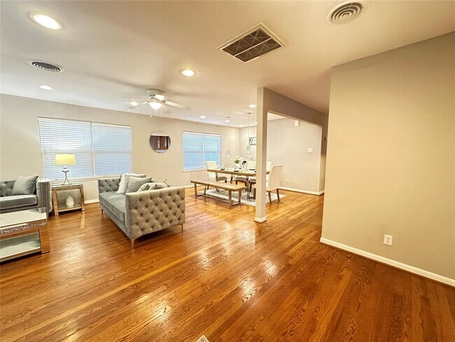 Building Photo - 4005 Nenana Dr