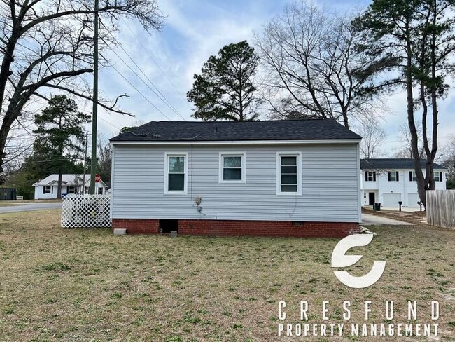 Building Photo - Newly renovated 2BR 1 Bath