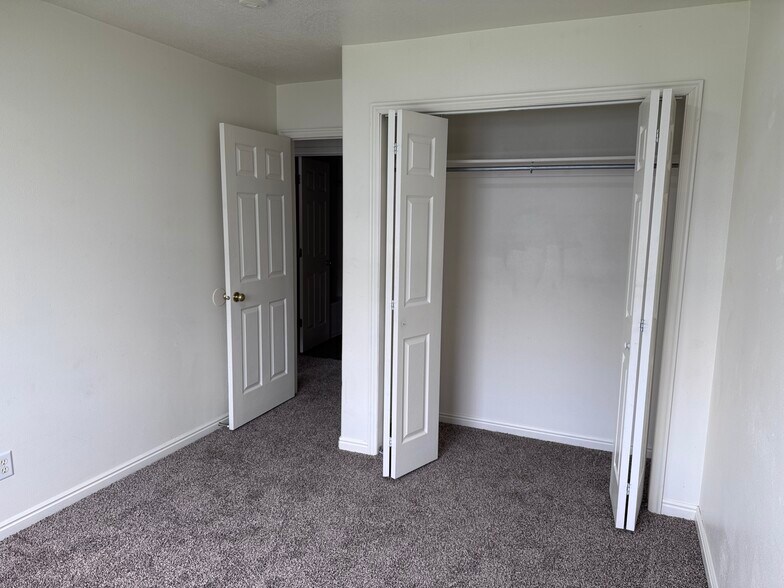 Building Photo - 2455 W 450 N
