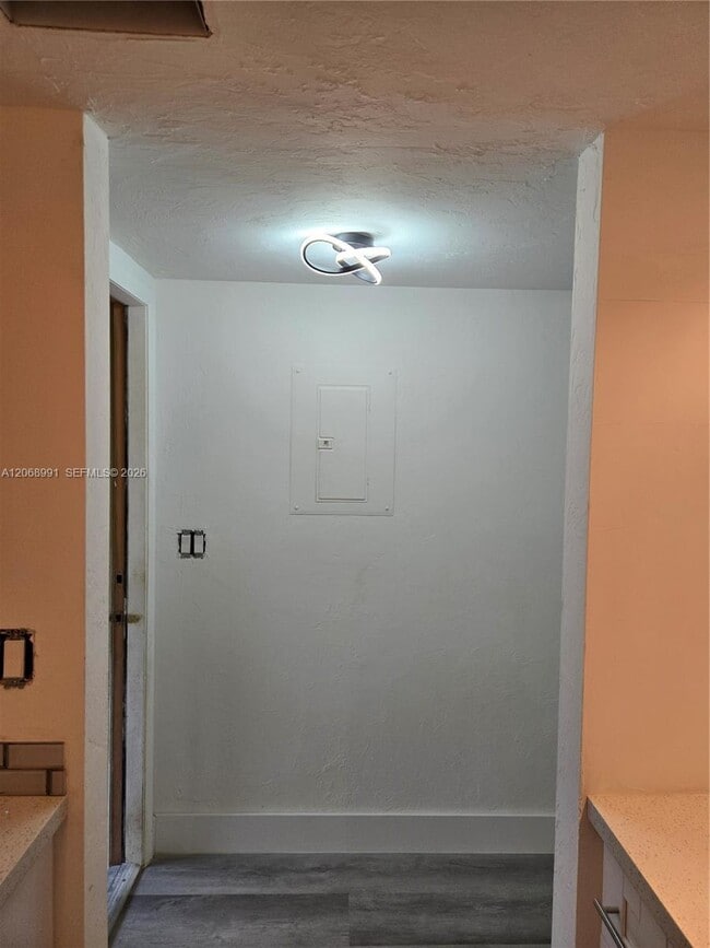 Building Photo - 2123 Golfside Village Dr