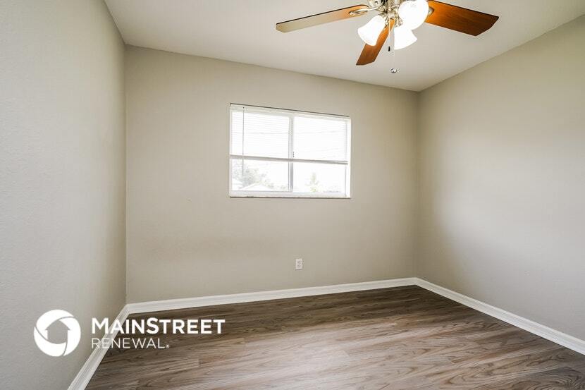 Building Photo - 2108 NE 15th Ln