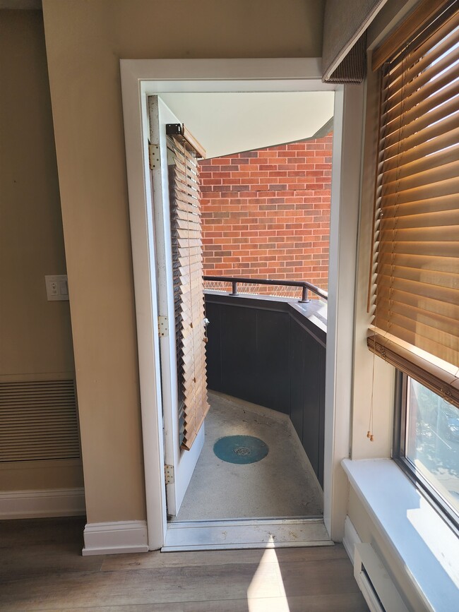 Building Photo - 200 Burkhall St