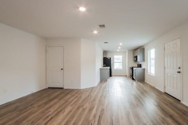 Building Photo - 17599 Longwood Trce Ln