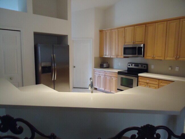 Building Photo - 5824 NW Zenith Dr