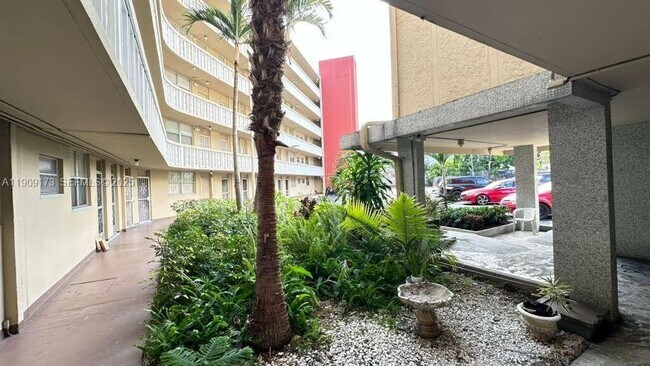 Building Photo - 1475 NE 125th Terrace