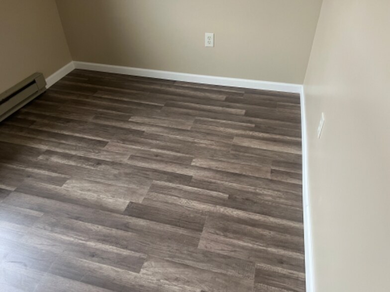 Building Photo - 132 S Apple St