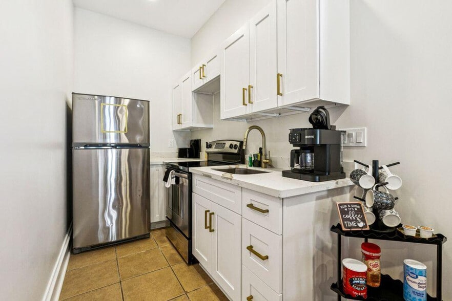 Building Photo - 1725 Robert C. Blakes Sr. Dr