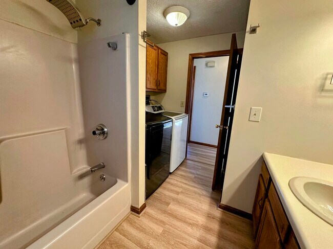 Building Photo - 33 Elwood Ave