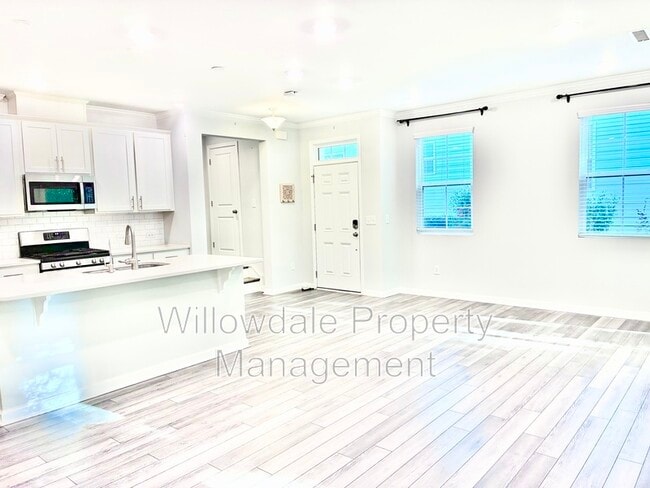 Building Photo - 203 Gremar Dr.