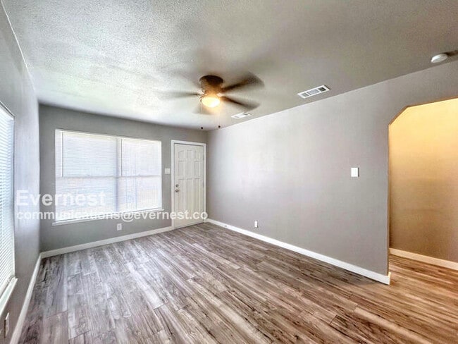 Building Photo - 1607 El Paso St