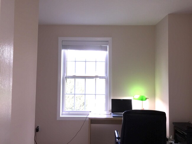 Building Photo - 27 Nesenkeag Dr