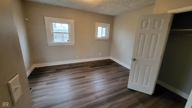 Building Photo - 3611 E Vermont St