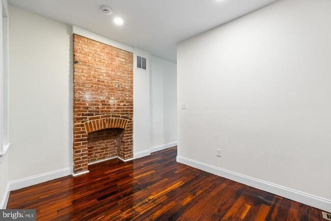 Building Photo - 2822 Frederick Ave