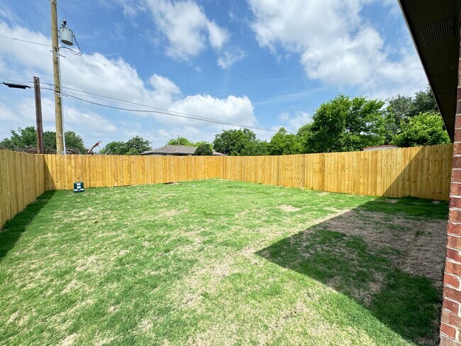 Building Photo - 1616 Indian Trail