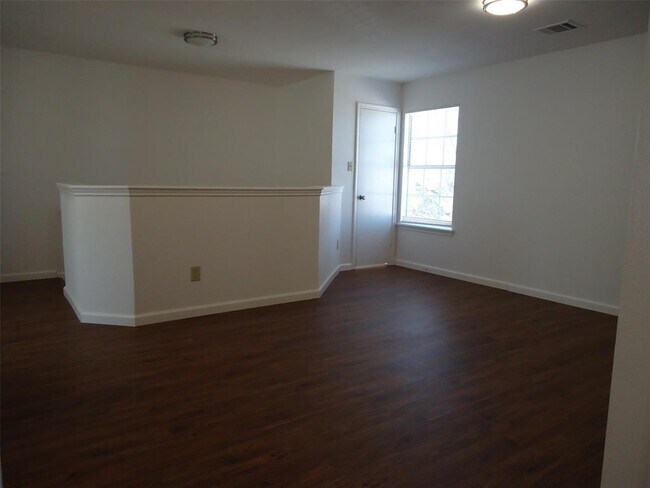 Building Photo - 811 Crieff Cross Dr