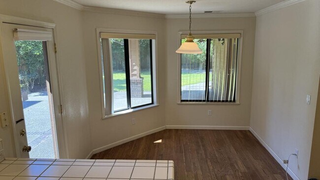 Building Photo - 507 Bluebird Pl