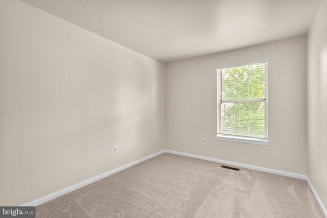 Building Photo - 13 Dinsdale Ct