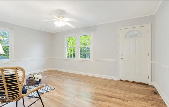 Building Photo - Cozy 3/2 Updated Home in Greenville Available Now!