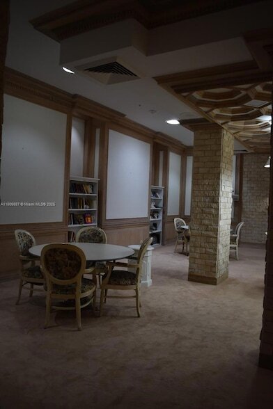 Building Photo - 6039 Collins Ave