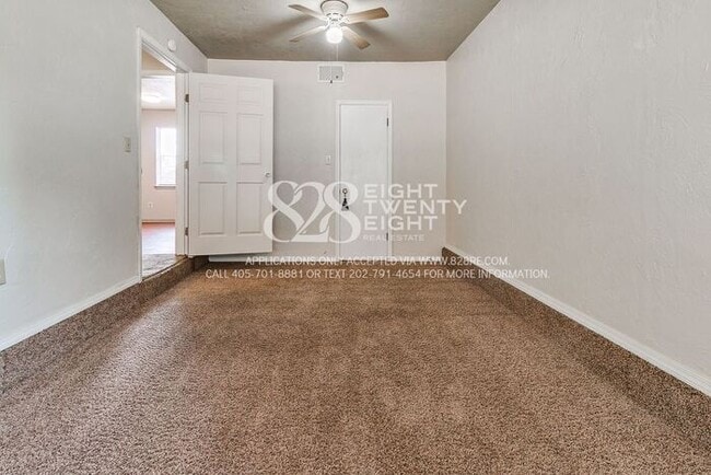 Building Photo - 3 Bedroom/1 Bath Single Family Home Just M...