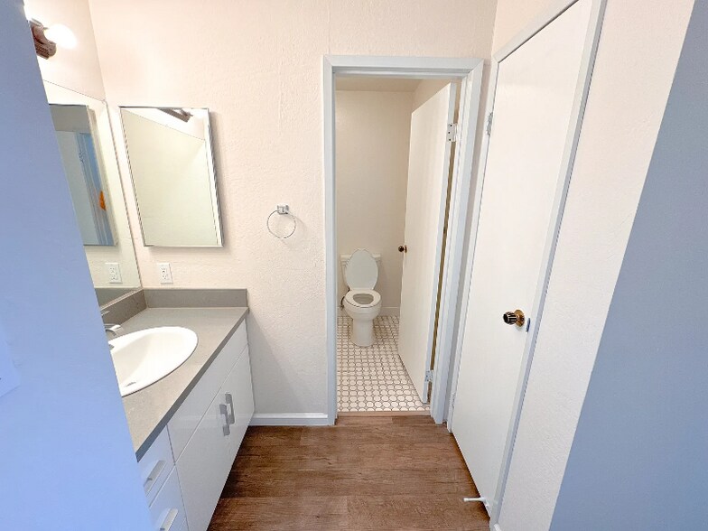 Building Photo - 150 Gardenside Dr