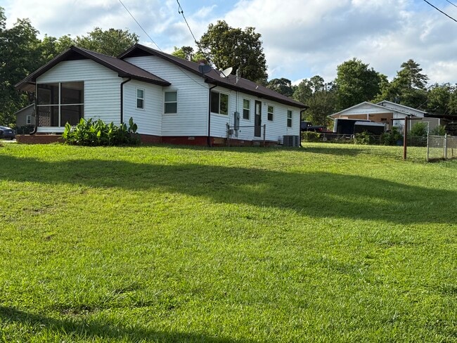 Building Photo - 223 Hemlock St