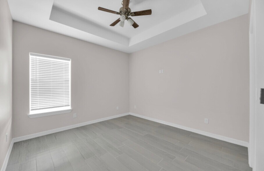 Building Photo - 1615 Playa Dr