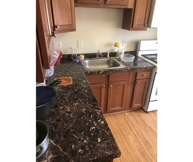 Building Photo - 9083 Meadow Heights Rd