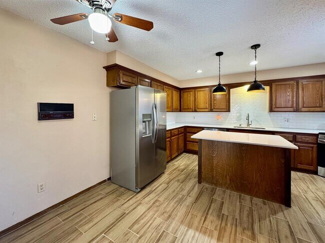 Building Photo - 1622 Windhill Ave