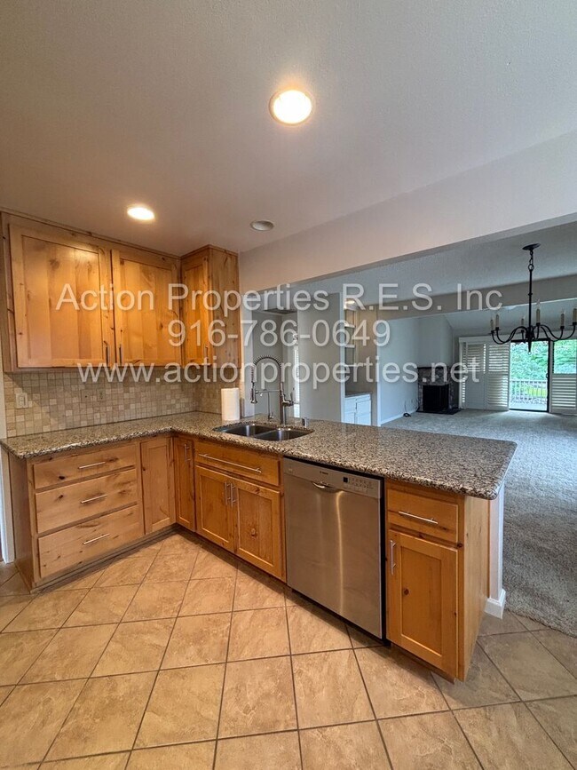 Building Photo - 5110 Village Oaks Dr