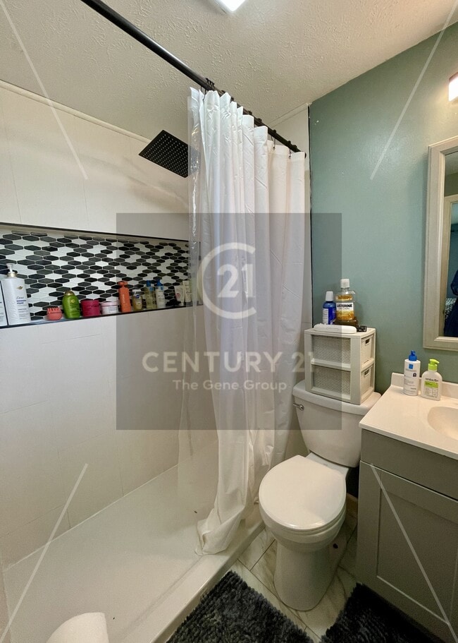 Building Photo - 5051 Bluffview Dr