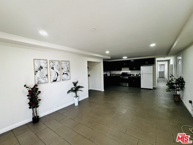 Building Photo - 10952 1/2 Wilmington Ave