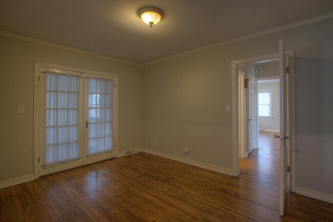 Building Photo - 1133 S Oswego Ave