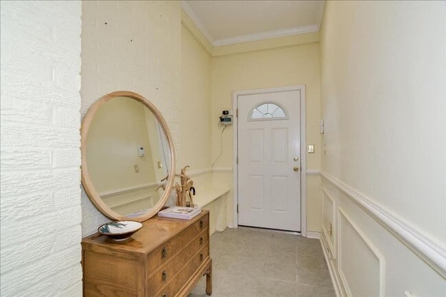 Building Photo - Beautiful West Augusta Ranch