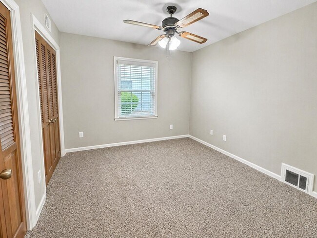 Building Photo - 2148 Riverdale Rd