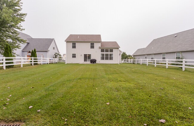 Building Photo - Large 4 bedroom with office space, Springf...