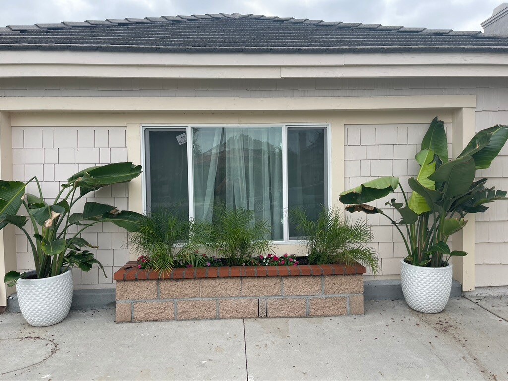 ADU.. MINI HOUSE - 13601 Oxford Ct