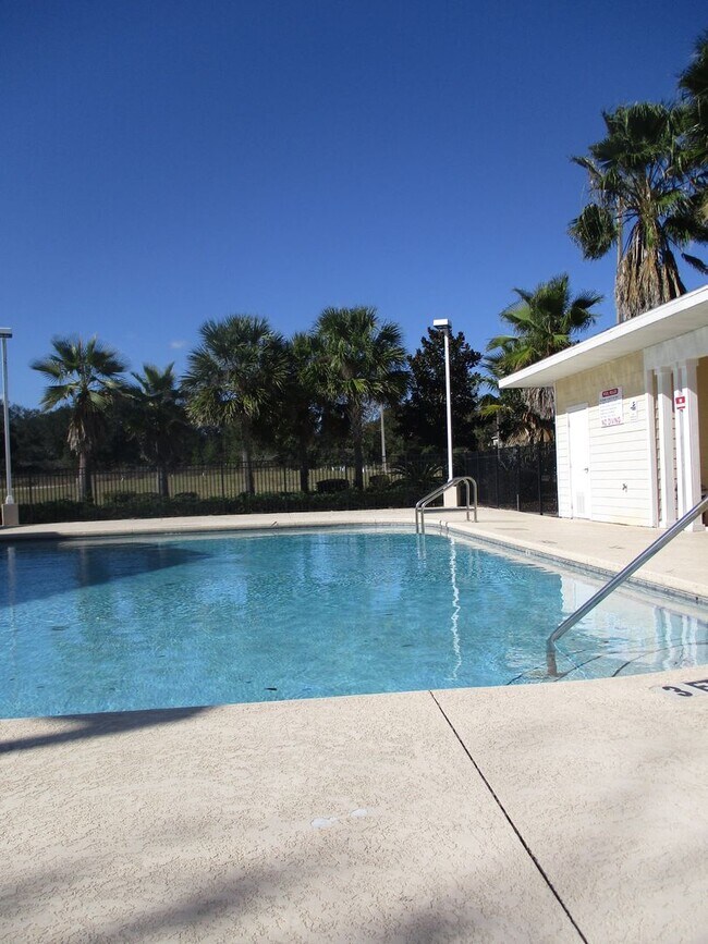 Building Photo - Charming 2/2 townhouse in Eagle Trace