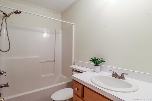 Building Photo - 633 Danbury Rd